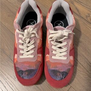 Women’s Fashion Sneakers